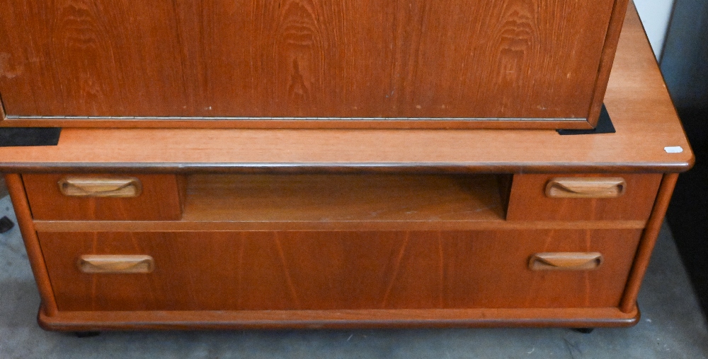 A mid-century teak nest of three tables, largest 52 x 40 x 48 cm h to/w low media cabinet (2) - Image 2 of 2