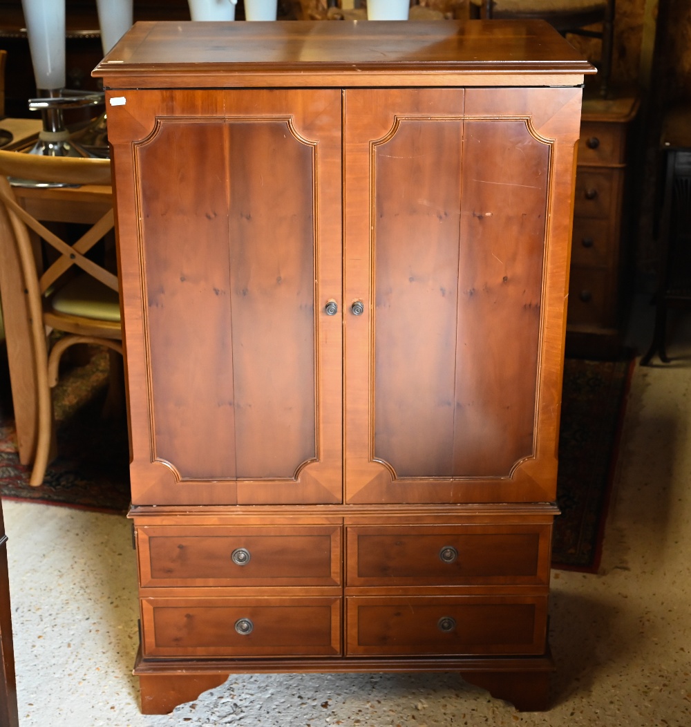 A Yew media tv/cabinet, 77 cm x 44 cm x 120 cm h - Image 3 of 3