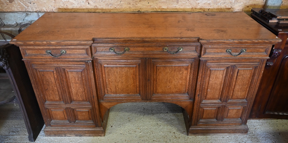 Howard & Sons, Berners St, London, a late 19th century golden oak inverted breakfront sideboard ( - Image 3 of 9