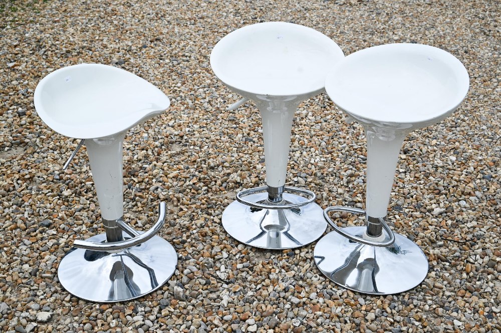 Eight Magis Bombo style tulip adjustable bar stools to/w another similar (9)