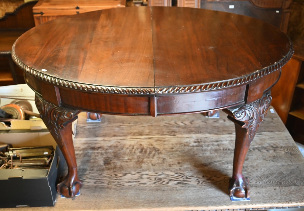 A mahogany wind action extending dining table with single leaf to/w a set of five matching - Image 2 of 4