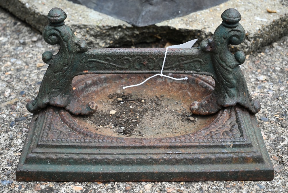 A vintage cast iron boot scraper - Image 2 of 2