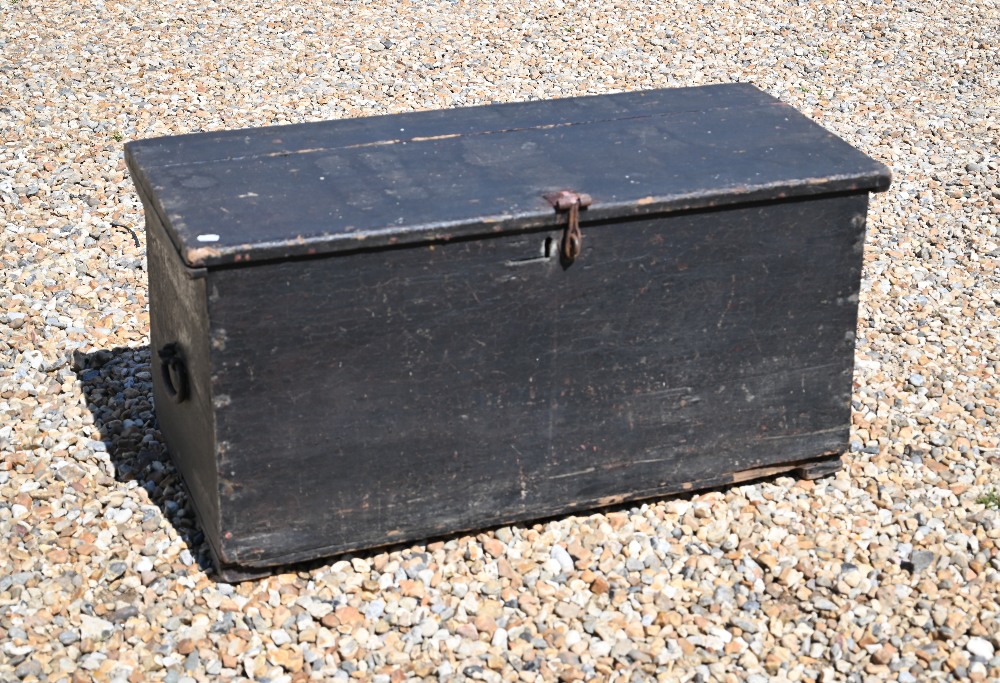 An old painted pine blanket box, 99 cm x 43 cm x 47 cm - Image 2 of 3