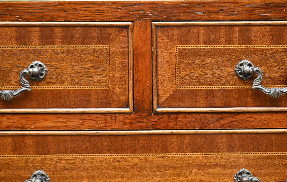 A small mahogany reproduction chest of two short over three long drawers, 60 cm wide x 40 cm deep - Image 3 of 4