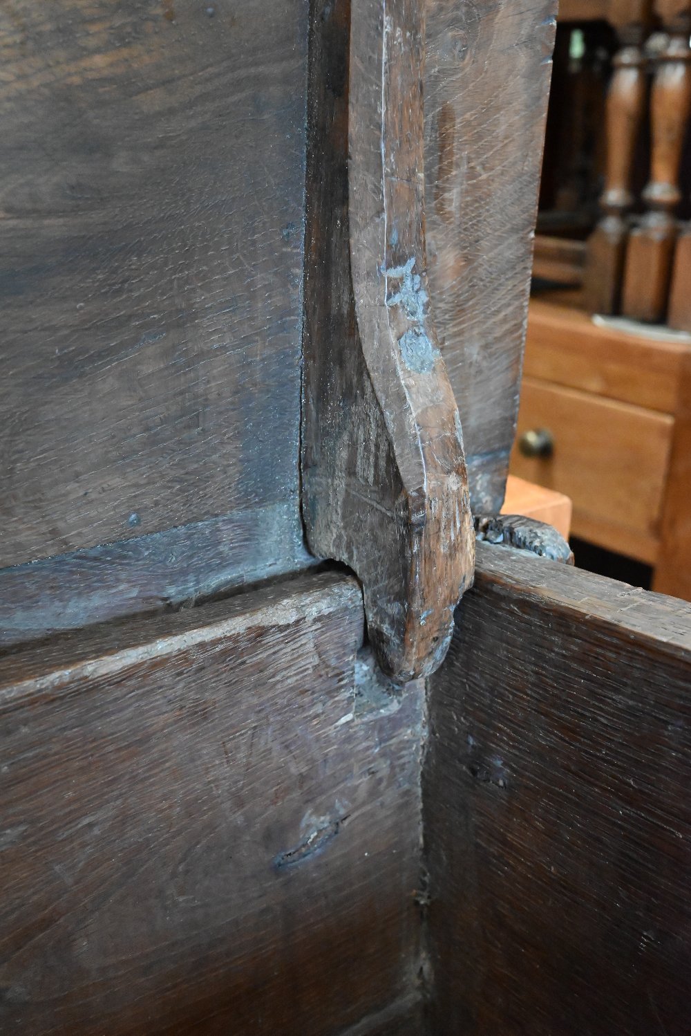 A large antique oak coffer, 126 cm wide x 55 cm deep x 88 cm high - Image 7 of 8