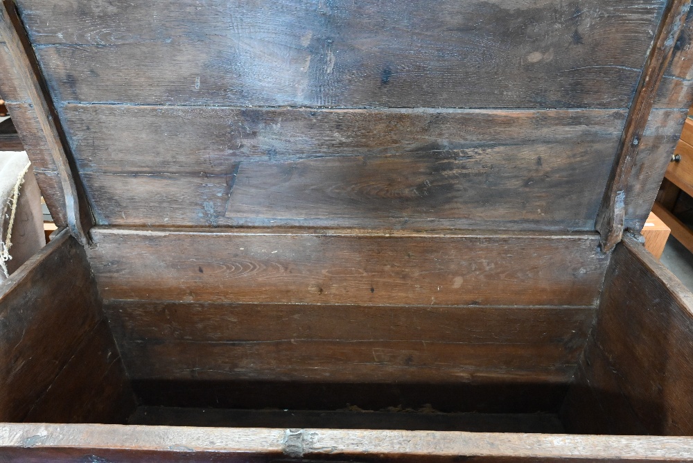 A large antique oak coffer, 126 cm wide x 55 cm deep x 88 cm high - Image 4 of 8