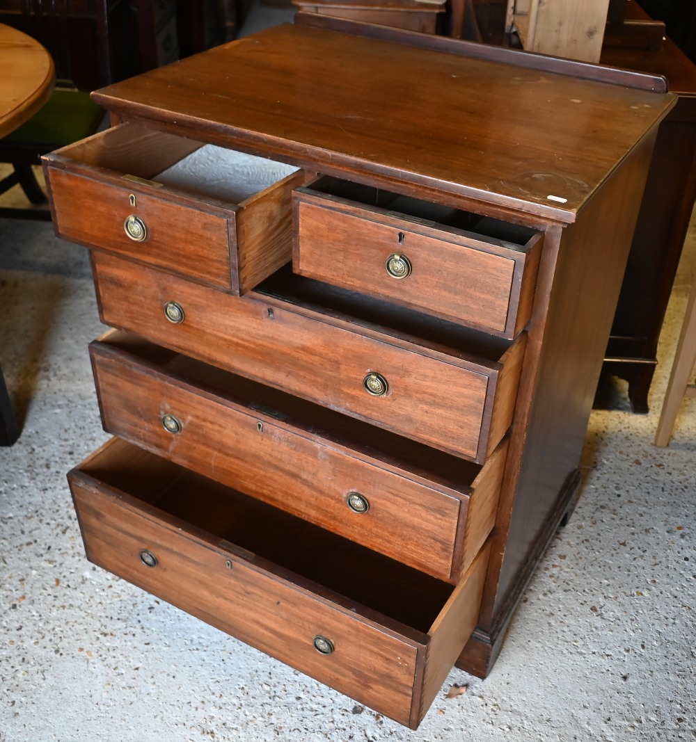 An Edwardian mahogany chest of two short over three long drawers on bracket feet, 76 cm wide x 54 cm - Image 2 of 3