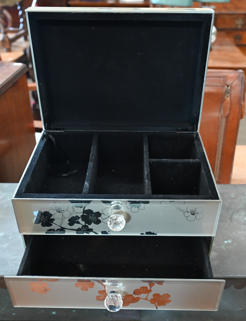 A mirrored jewellery casket with hinged top and lower draer, 28 cm to/w a copper hot-plate (2) - Image 2 of 3