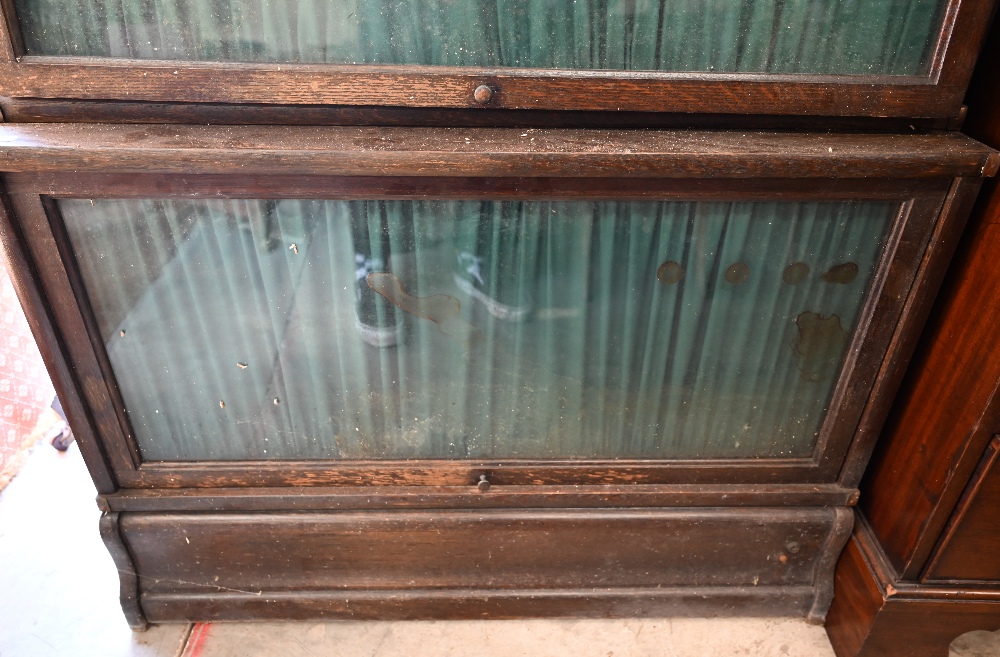 An early 20th century oak Globe Wernicke five-tier sectional bookcase, 88 cm wide x 36 cm deep x 194 - Image 4 of 5