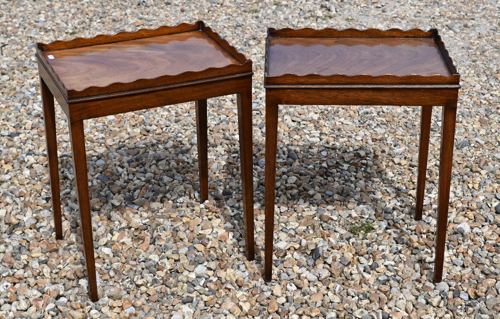 A pair of Edwardian tray-top side tabes (fixed) on slender tapering supports, 40 cm wide x 30 cm