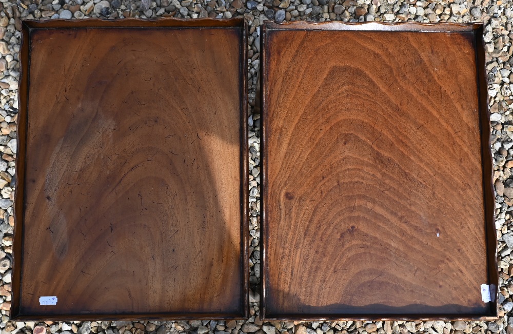 A pair of Edwardian tray-top side tabes (fixed) on slender tapering supports, 40 cm wide x 30 cm - Image 3 of 3