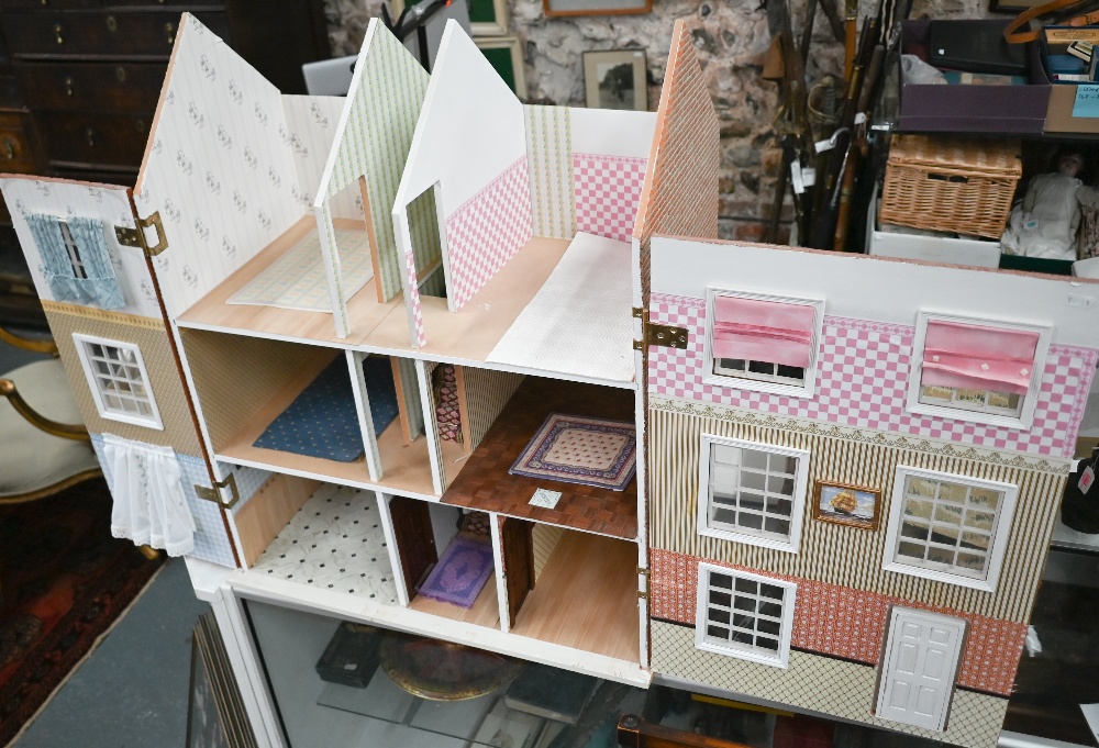 A three storey doll's house and accessories - Image 4 of 7