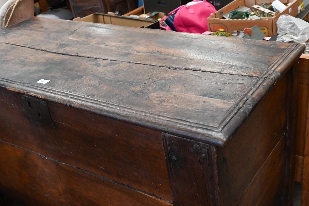 A large antique oak coffer, 126 cm wide x 55 cm deep x 88 cm high - Image 2 of 8