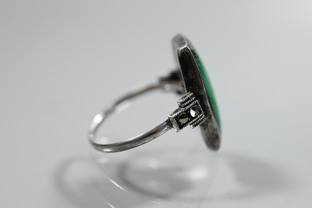 An Art Deco style silver, malachite and cubic zirconia set cocktail ring, size P - Image 6 of 6