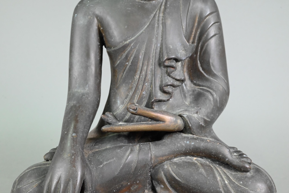 A large 19th century Burmese Mandalay style bronze Shakyamuni Buddha, seated in the lotus position - Image 3 of 12
