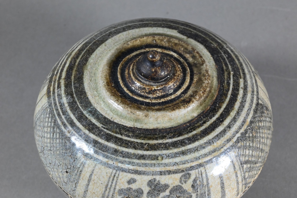 A 15th/16th century Thai Sawankhalok lime box and cover with moulded finial and freely painted - Image 3 of 17