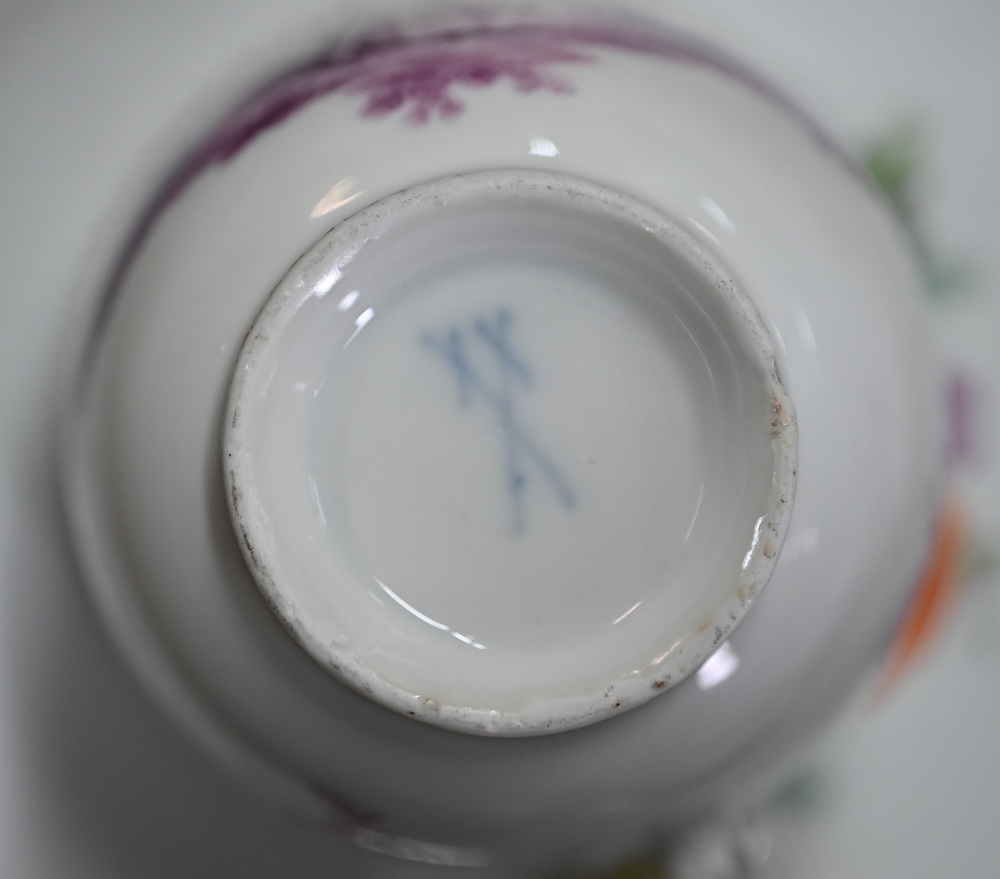 A 19th century Vienna porcelain teapot in the 18th century manner, with floral-painted decoration - Image 9 of 9