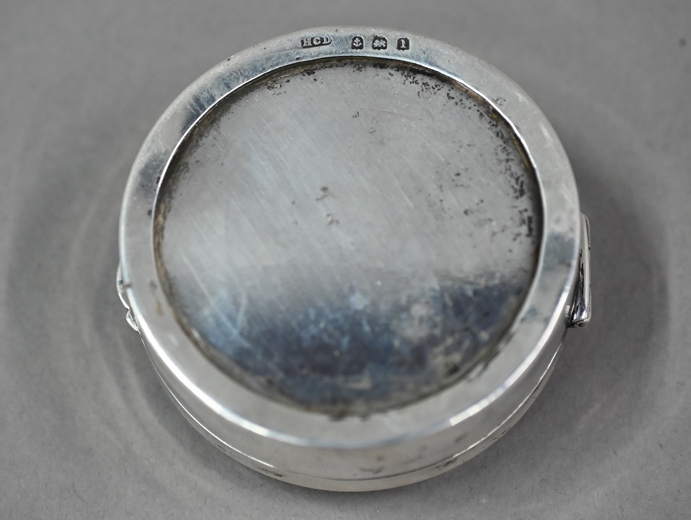 A circular silver ring box, Henry Clifford Davies, Birmingham 1910, 5.8cm diameter - Image 4 of 4