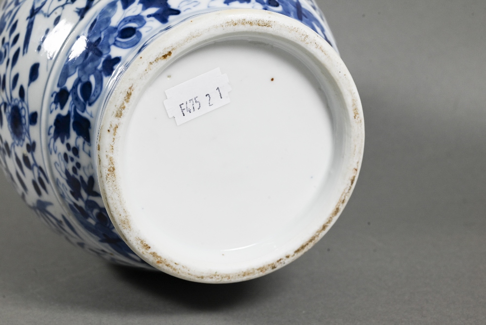 A 19th century Chinese blue and white tulip vase (tulipiere) with seven spouts, painted in tones - Image 8 of 8