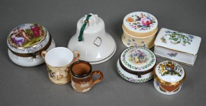 A Royal Worcester miniature cream-ground loving cup with floral painted decoration, 1907 to/w a
