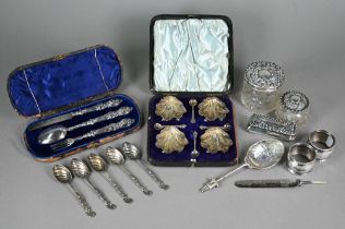 A Victorian silver three-piece Christening set (case a/f), to/w a small snuff box, Birmingham