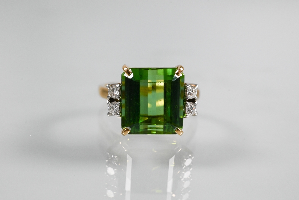 A ring, the square cut green tourmaline with two diamonds to each shoulder, yellow and white metal - Image 2 of 4