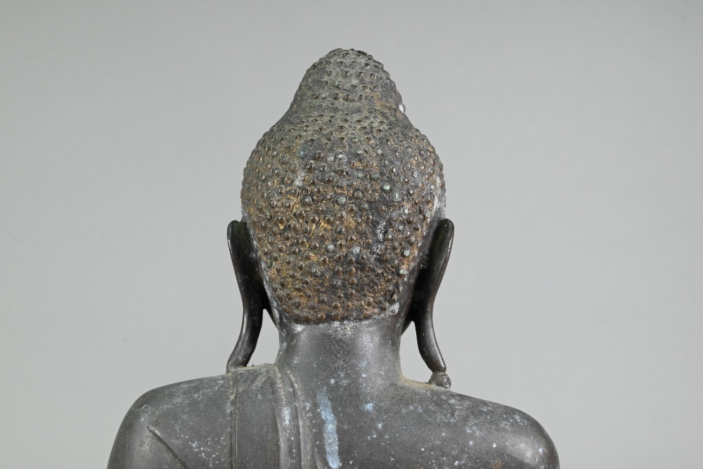 A large 19th century Burmese Mandalay style bronze Shakyamuni Buddha, seated in the lotus position - Image 9 of 12