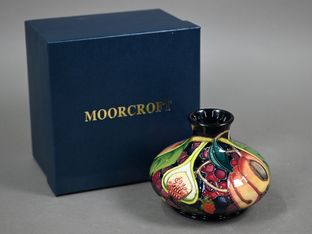 A box Moorcroft 'Queen's Choice' squat vase, 2000 10 cm high x 13 cm diam - Image 2 of 7
