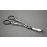 An Edwardian pair of silver grape scissors, Atkin Brothers, Sheffield 1909, 3.5oz