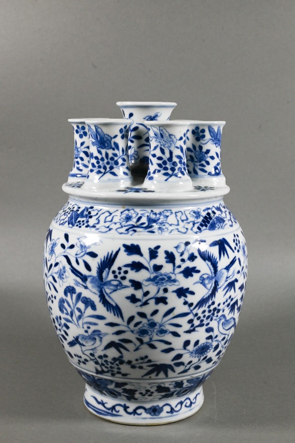 A 19th century Chinese blue and white tulip vase (tulipiere) with seven spouts, painted in tones - Image 5 of 8