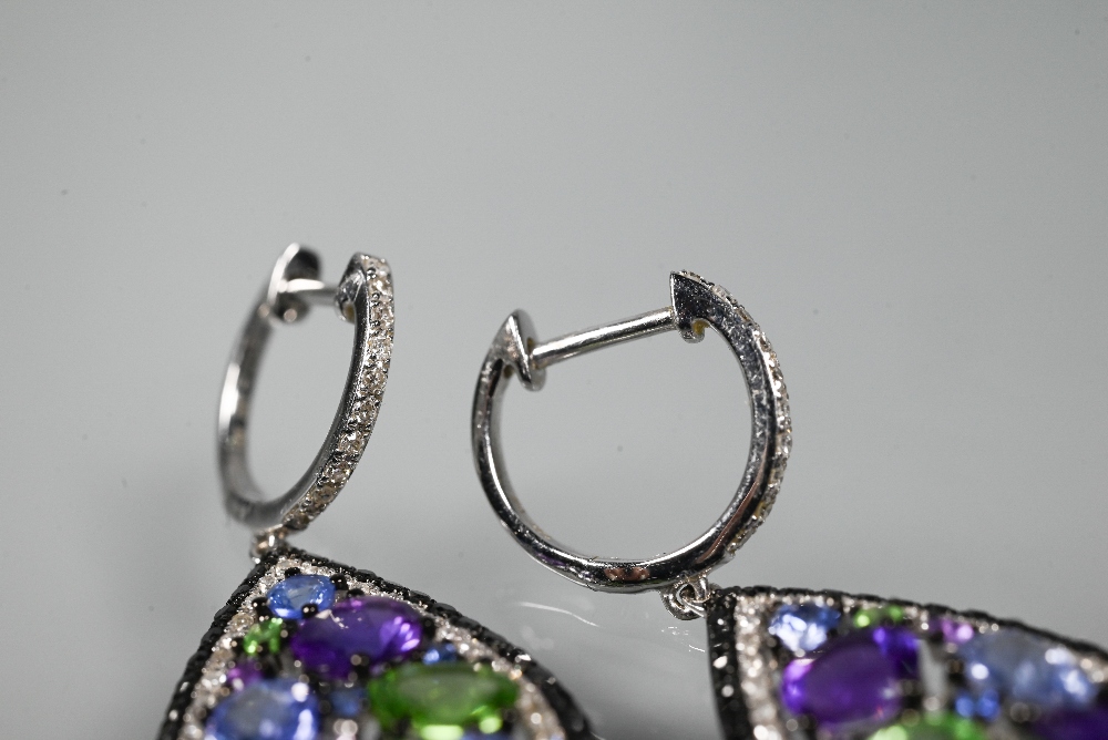 A suite comprising half-hinged bangle, bombe-style ring and pendant drop earrings, each set with - Image 4 of 8