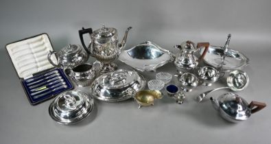 Various silver condiments, salt and mustard spoons and a cased silver napkin ring, 7.5oz total, to/w