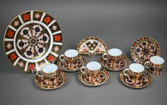 A set of six Royal Crown Derby Imari pattern coffee cans and saucers, 1917, to/w a 22 cm plate 197