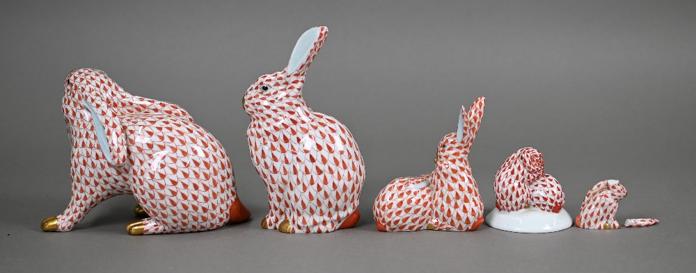 Two Herend (Hungary) red scale rabbits, 11 x 13 cm /14 cm high to/w two small groups of two - Image 4 of 6