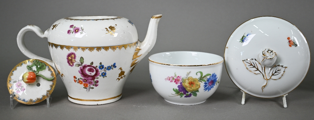 A 19th century Vienna porcelain teapot in the 18th century manner, with floral-painted decoration - Image 5 of 9