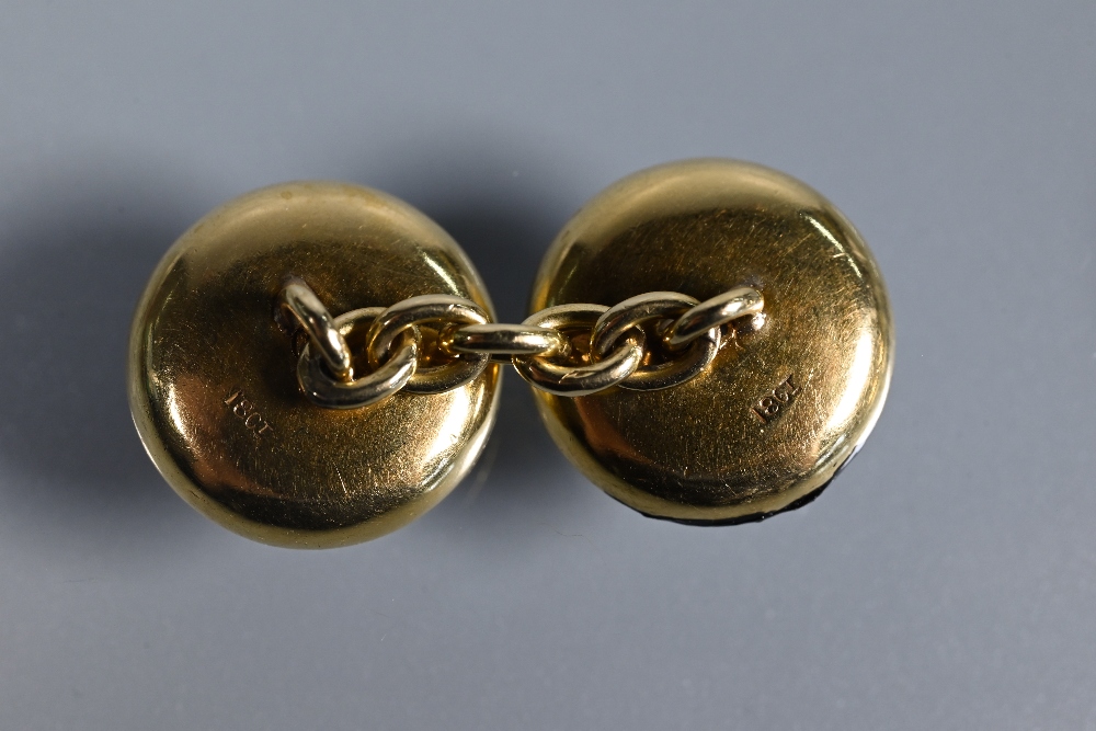 A cased pair of 18ct yellow gold chain-linked cufflinks set mother of pearl with enamel border and - Image 4 of 4