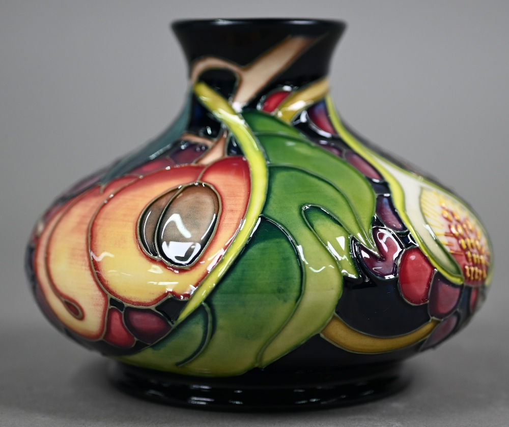 A box Moorcroft 'Queen's Choice' squat vase, 2000 10 cm high x 13 cm diam - Image 5 of 7