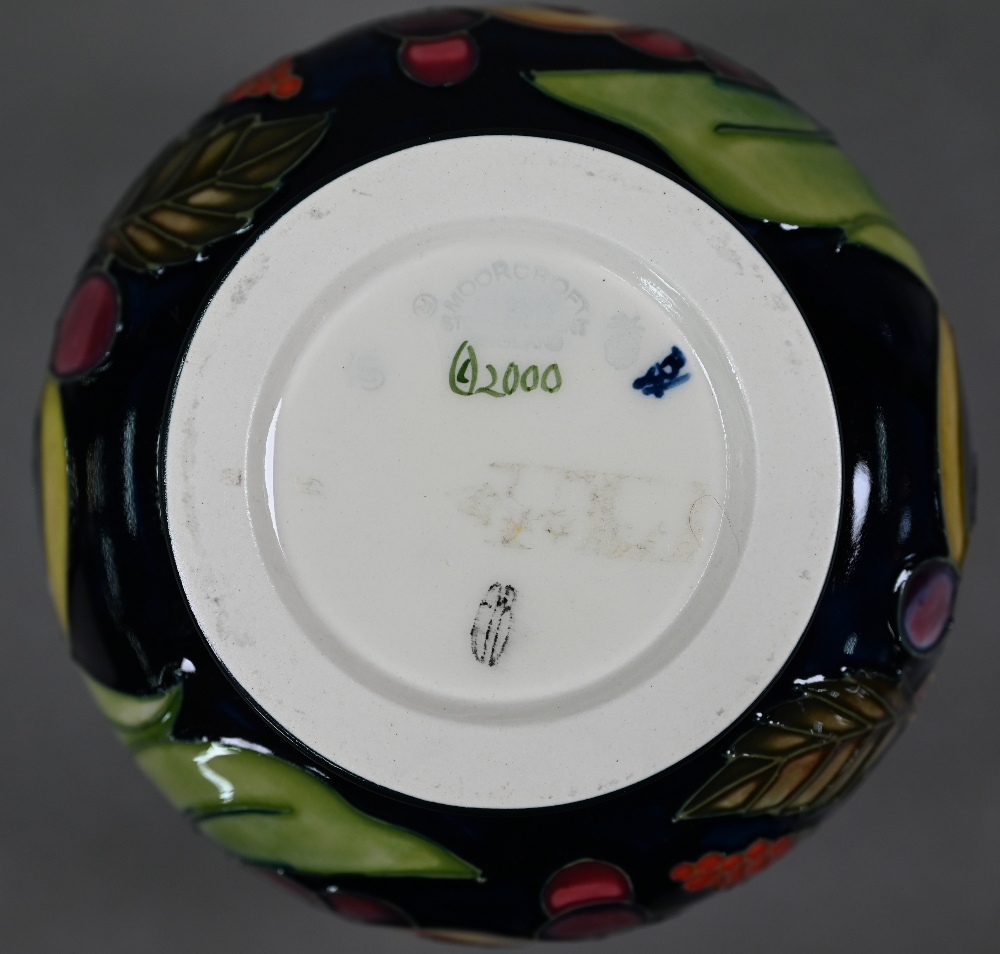 A box Moorcroft 'Queen's Choice' squat vase, 2000 10 cm high x 13 cm diam - Image 6 of 7