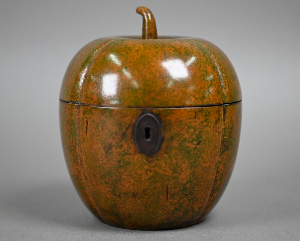 A turned and carved wood tea caddy in the form of a melon, 12.5 cm high - Image 2 of 5