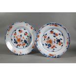 A pair of 18th century Chinese Imari plates, Kangxi period (1662-1722) Qing dynasty, the floral