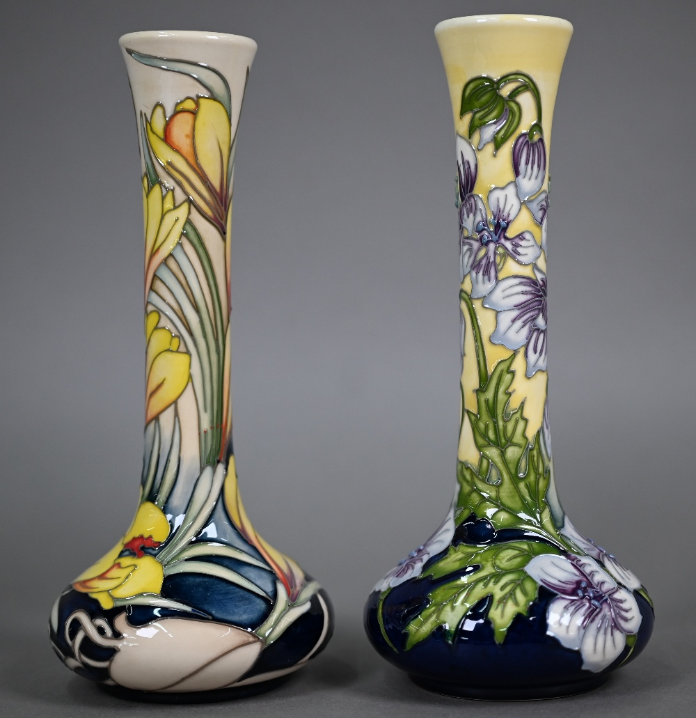 Two Moorcroft floral-design onion-shaped vases, 20 cm - Image 3 of 5