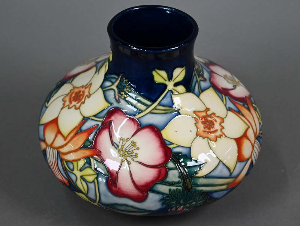 A large squat 2002 Golden Jubilee vase by Emma Bossons, 16 cm high, 20 cm diam - Image 2 of 5