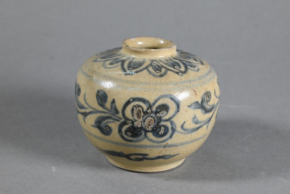 A 15th/16th century Thai Sawankhalok lime box and cover with moulded finial and freely painted - Image 11 of 17