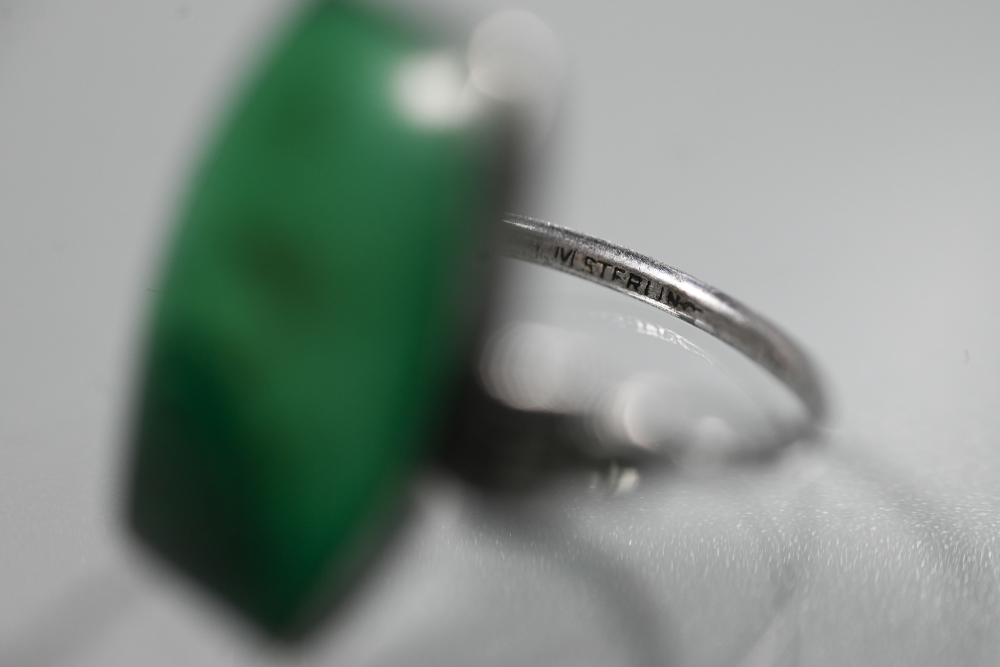 An Art Deco style silver, malachite and cubic zirconia set cocktail ring, size P - Image 5 of 6