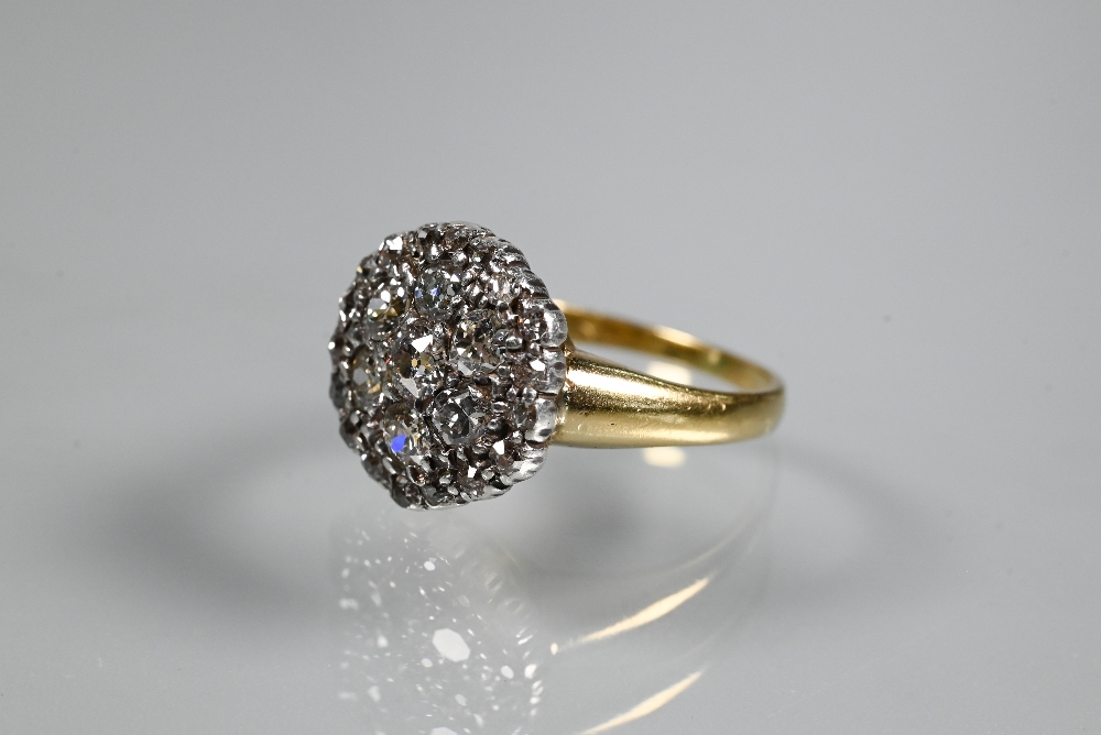 A diamond cluster ring, the central daisy cluster with border around, 18ct yellow and white gold - Image 3 of 5