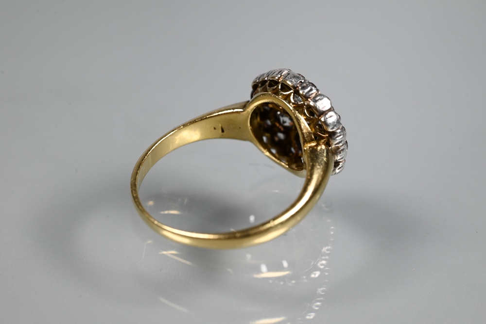 A diamond cluster ring, the central daisy cluster with border around, 18ct yellow and white gold - Image 4 of 5