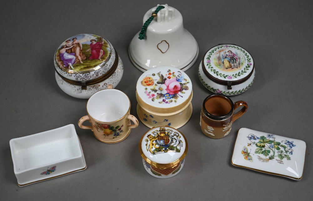 A Royal Worcester miniature cream-ground loving cup with floral painted decoration, 1907 to/w a - Image 2 of 4
