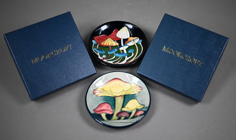 Two boxed Moorcroft 12 cm dishes, 'Pixie Parasols' 2015 and 'Claremont Revival' 2013 (2) - Image 2 of 4