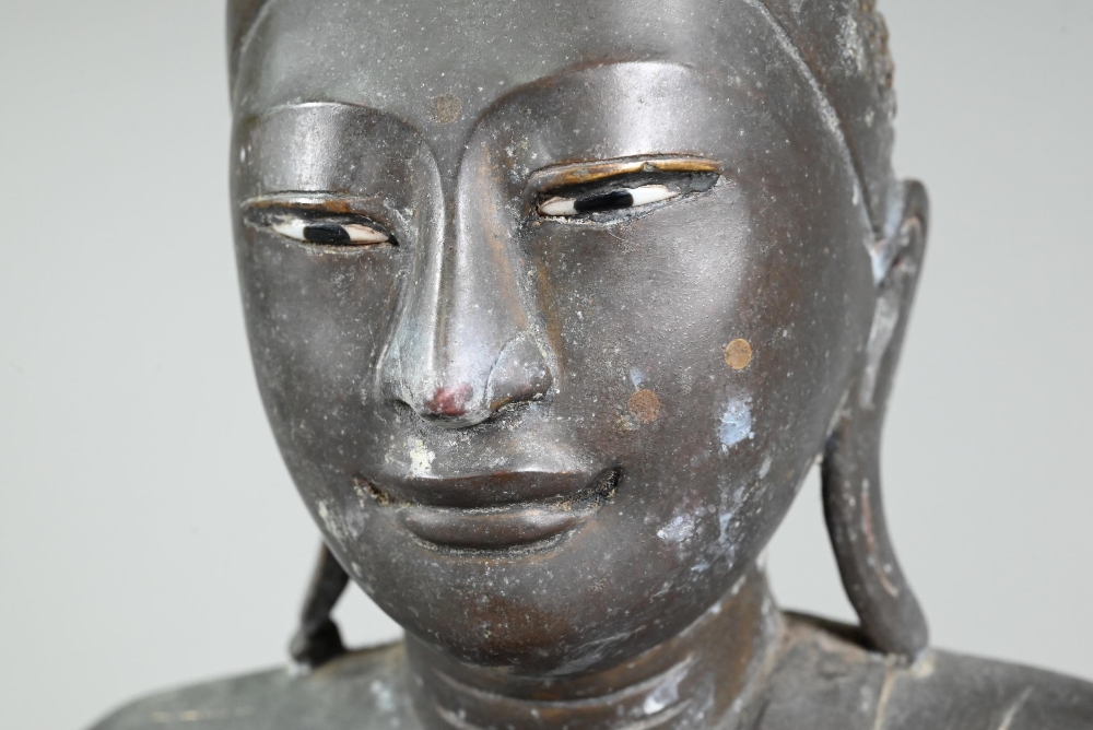 A large 19th century Burmese Mandalay style bronze Shakyamuni Buddha, seated in the lotus position - Image 7 of 12