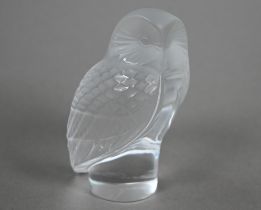 A Lalique glass owl, engraved script 'Lalique ® France', 9cm